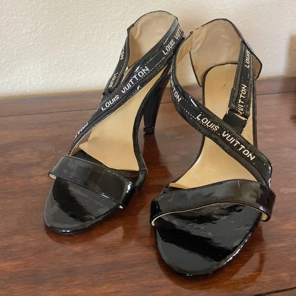 Louis Vuitton pumps - Picture 2 of 4